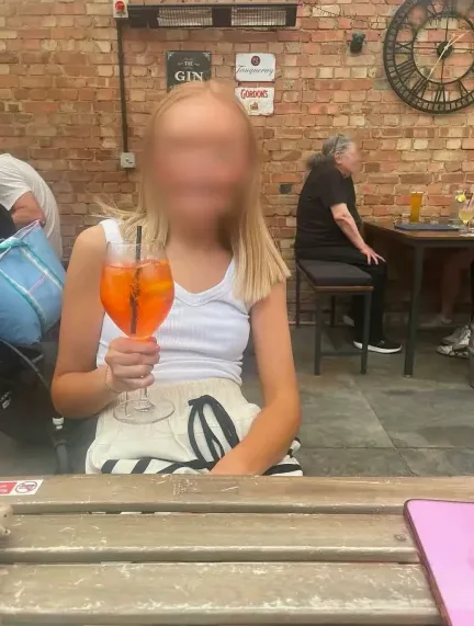 Andrea, 26