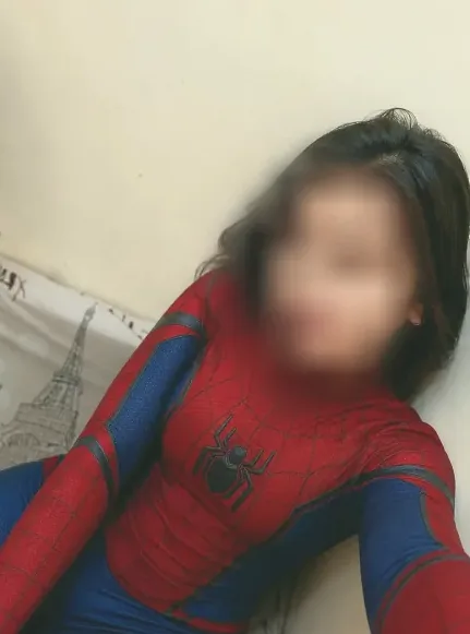 Caroline, 25