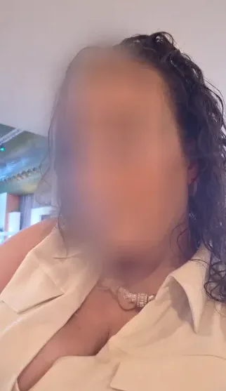 Emilia, 39