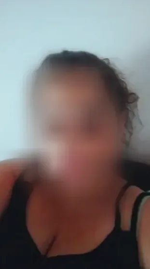 Laura, 33